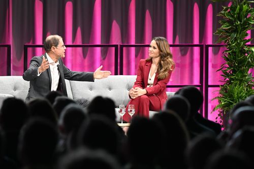 Mathis Wackernagel, inventeur de "global Footprint", a montré aux personnes présentes sur la scène principale le point de vue de la science lors d'une discussion avec la modératrice Carolin Roth.