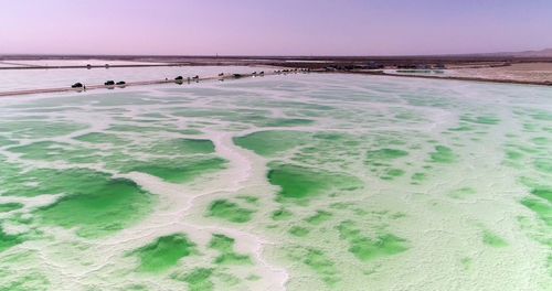 Luftaufnahme des Feicui-Sees, eines Salzsees in der chinesischen Provinz Qinghai. Solche Salzseen sind wichtige Quellen für Lithium, bei dem die Schweiz heute stark von Importen aus China abhängig ist.
