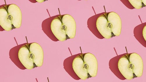 Wer den Apfel mit Kerngehäuse isst, nimmt besonders viele Ballaststoffe auf.