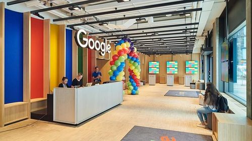 A Zurich, chez Google, environ 5 000 collaborateurs et collaboratrices de 85 nationalités différentes travaillent sur des services comme Google Maps et YouTube et participent au développement d’applications d’intelligence artificielle ou de cybersécurité.